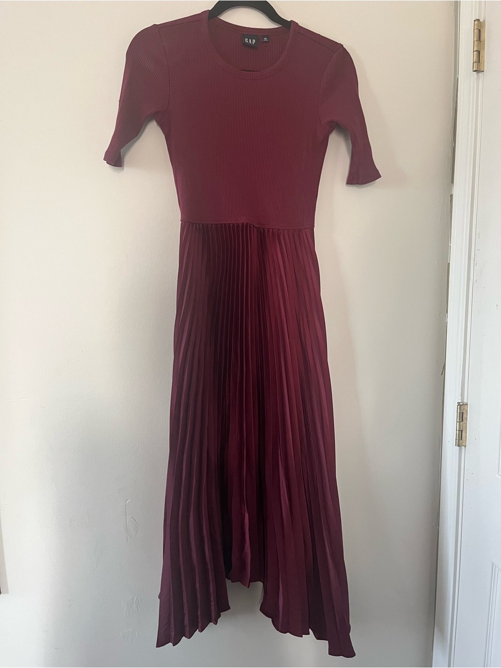 Gap Burgundy Red Pleated Midi Dress XS Mixed Media Holiday Modest Fall Going Out